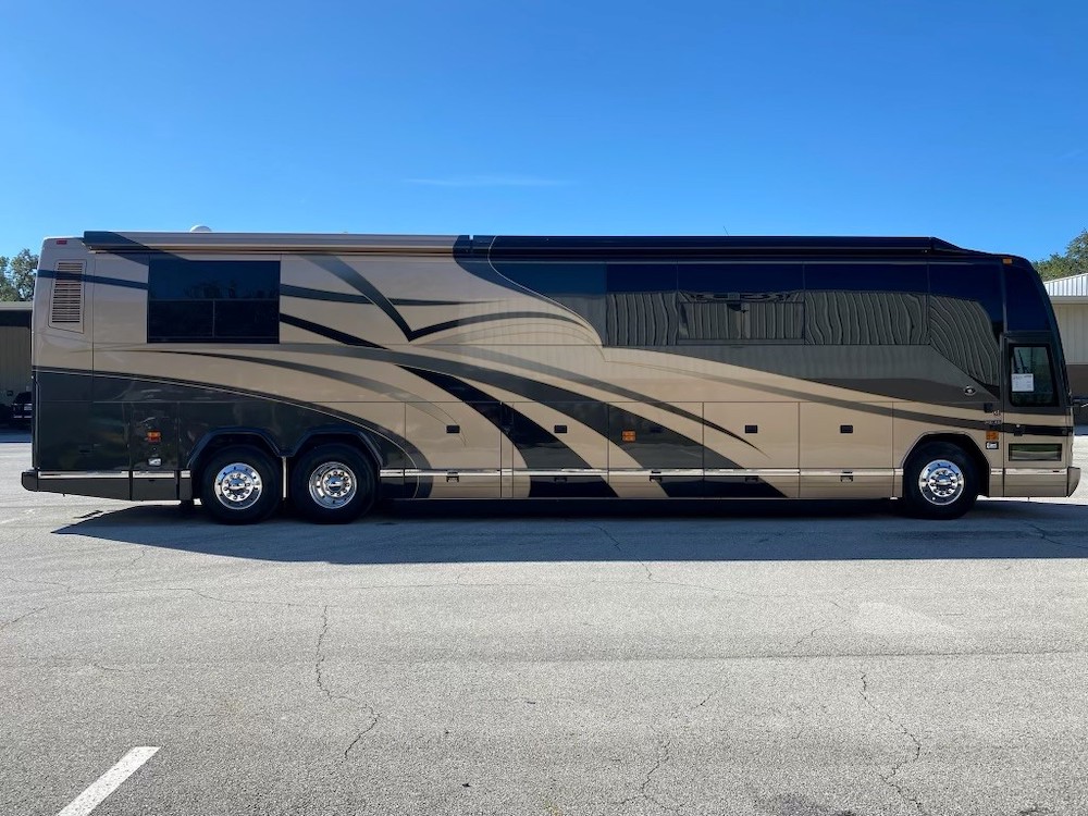 2004 Prevost Featherlite H3-45 For Sale