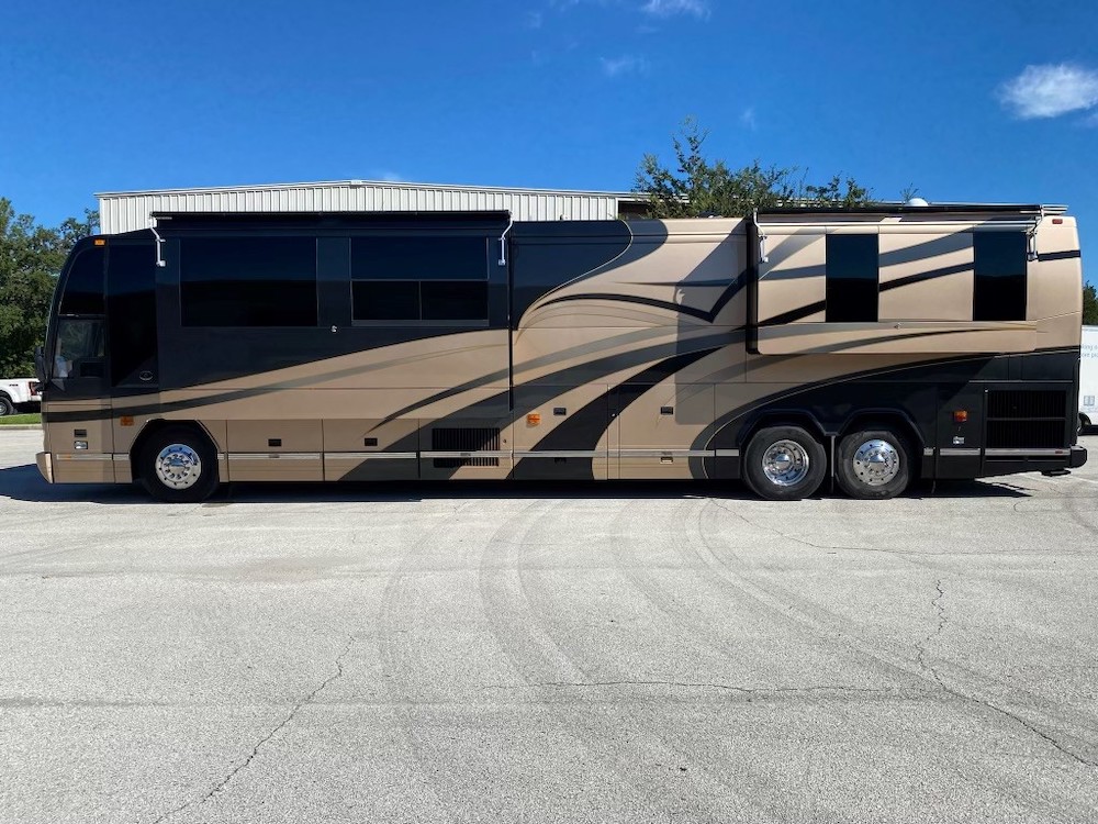 2004 Prevost Featherlite H3-45 For Sale