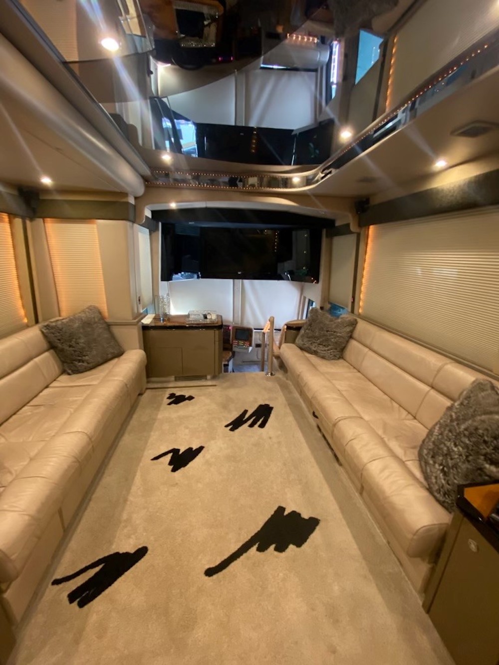 2004 Prevost Featherlite H3-45 For Sale