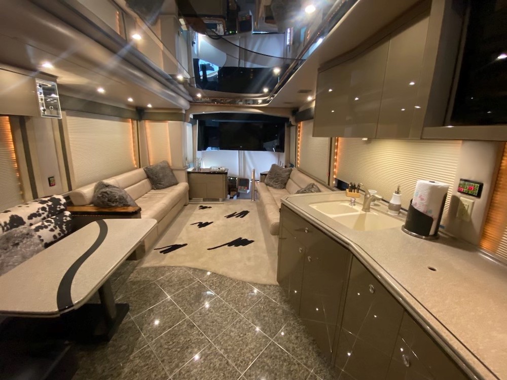 2004 Prevost Featherlite H3-45 For Sale