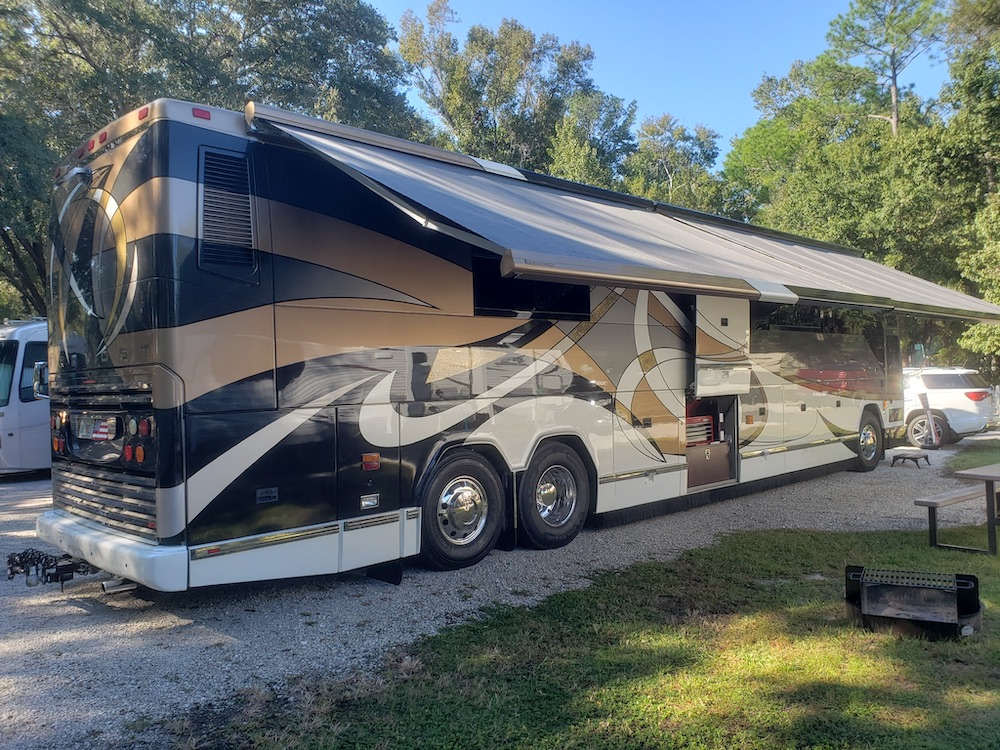 2004 Prevost Featherlite H3-45 For Sale