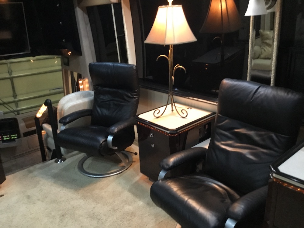 2004 Prevost Featherlite H3-45 For Sale