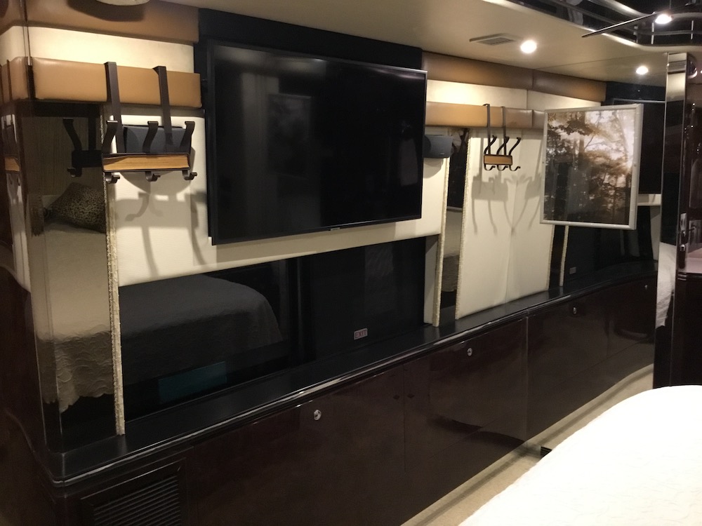 2004 Prevost Featherlite H3-45 For Sale