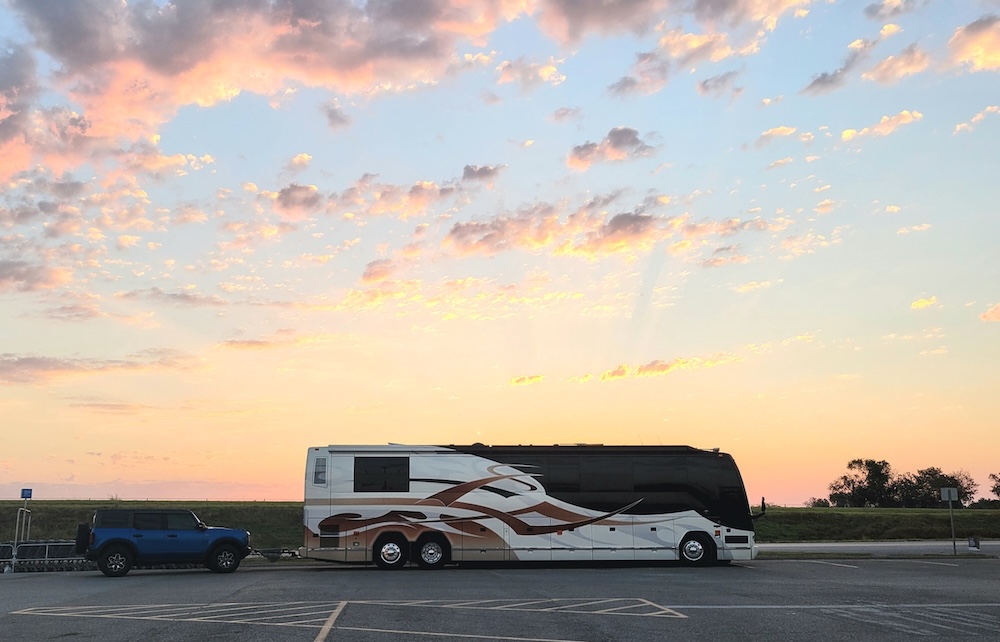 2004 Prevost Featherlite H3-45 For Sale