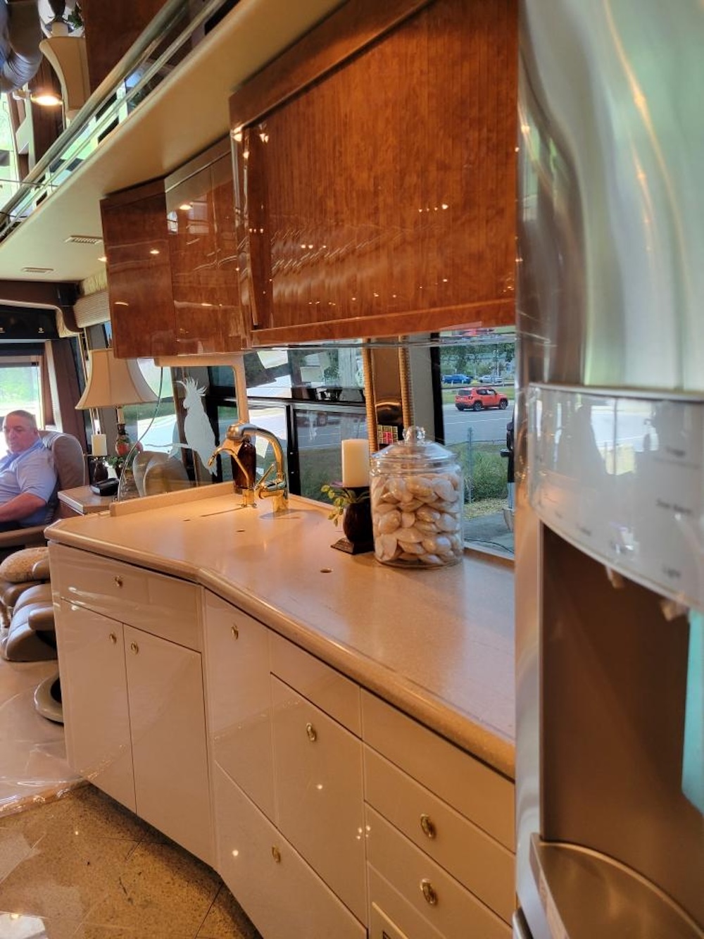 2004 Prevost Featherlite H3-45 For Sale