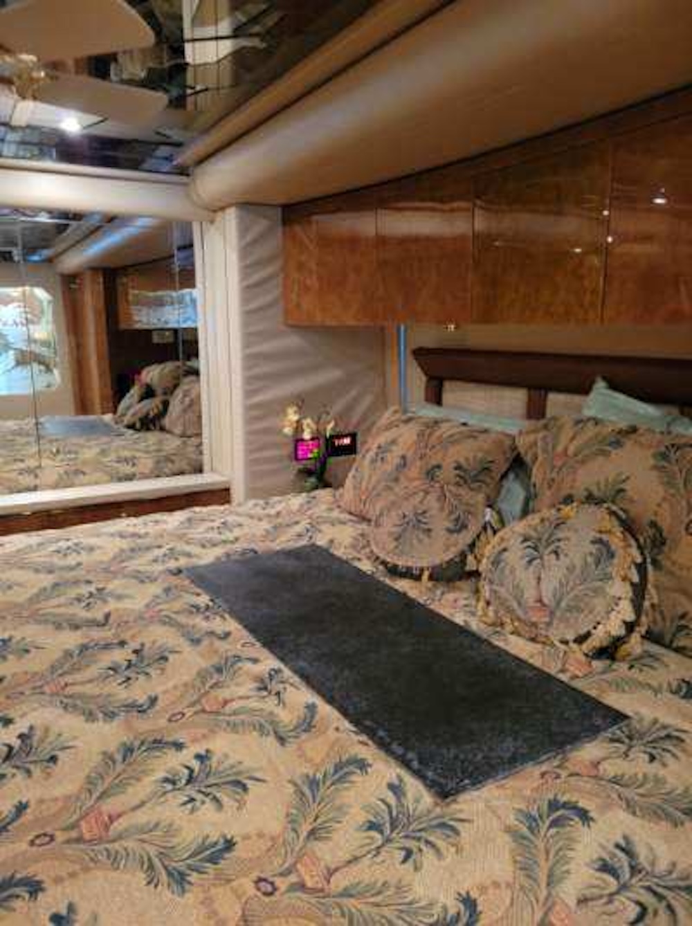 2004 Prevost Featherlite H3-45 For Sale