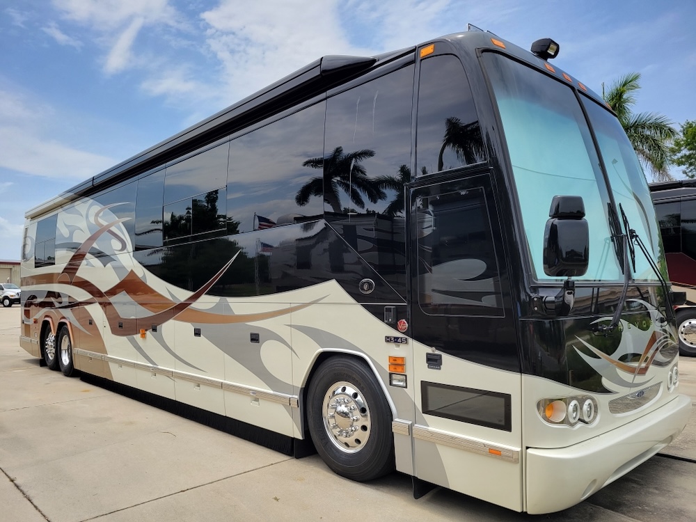 2004 Prevost Featherlite H3-45 For Sale