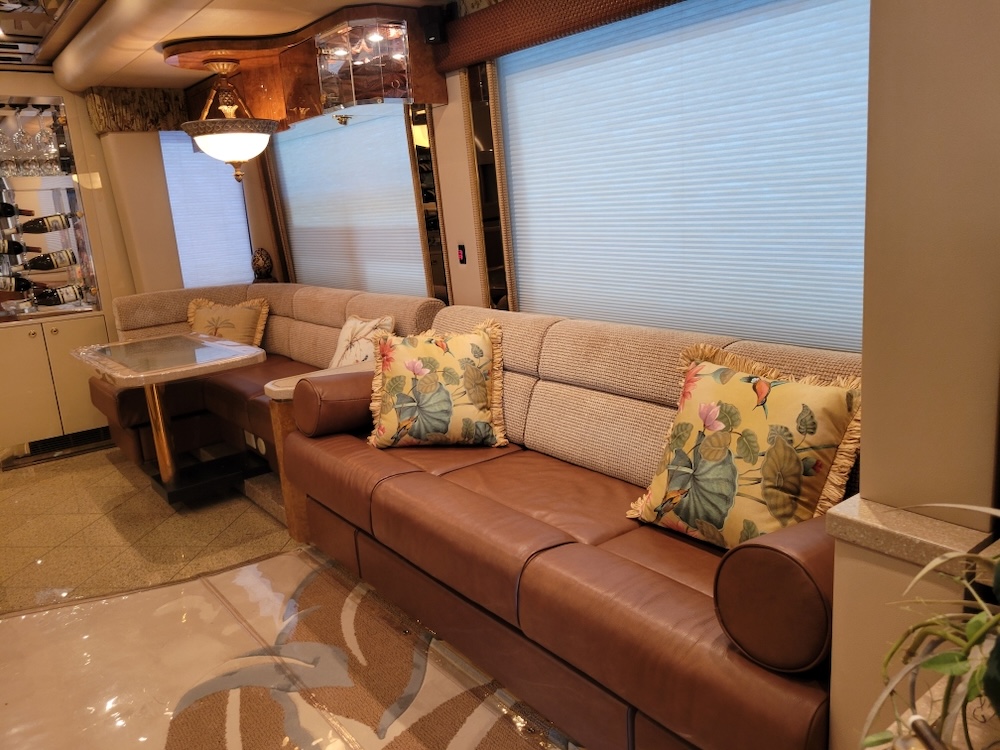 2004 Prevost Featherlite H3-45 For Sale