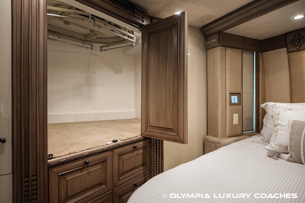 2004 Prevost Liberty XLII For Sale