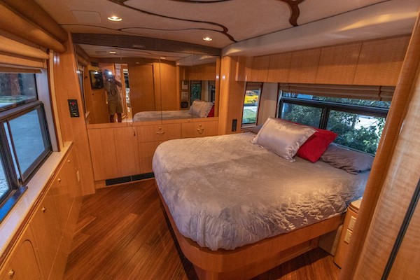 2004 Prevost Marathon H3-45 For Sale