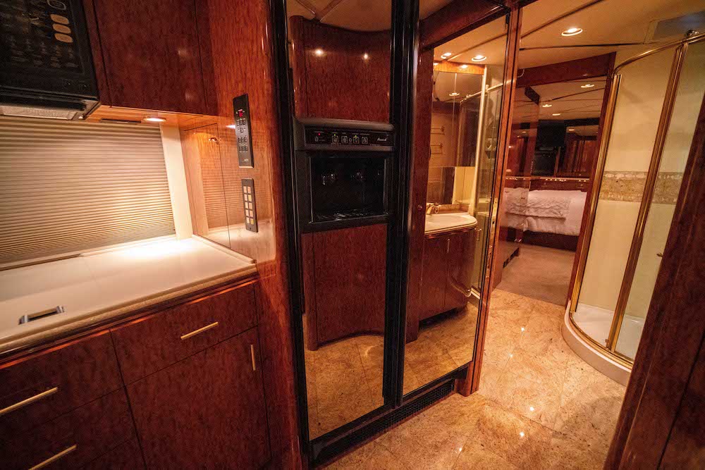 2004 Prevost Marathon XLII For Sale