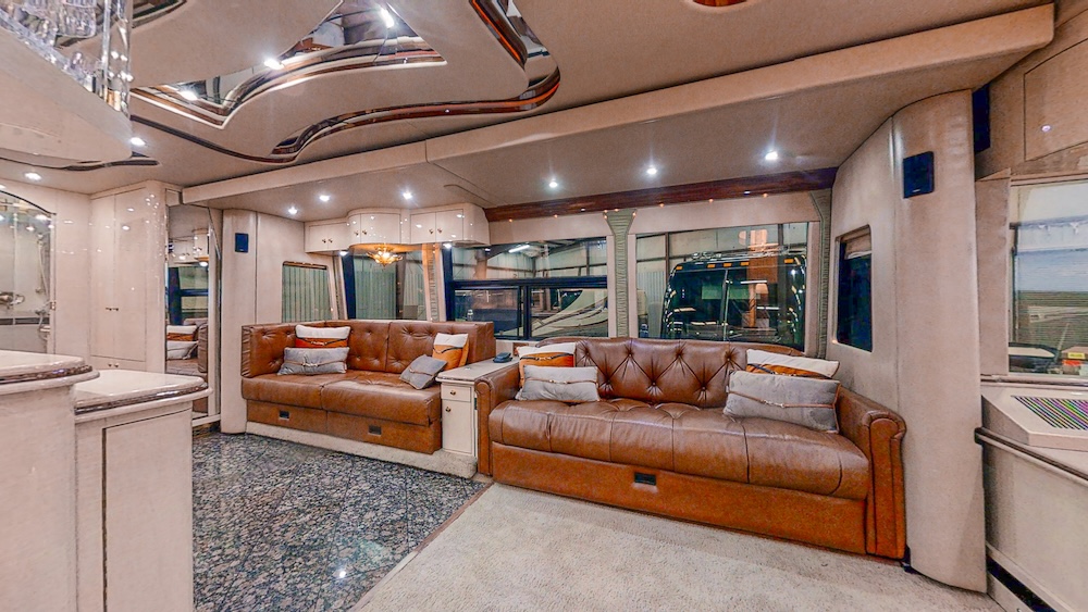 2004 Prevost Parliament H3-45 For Sale