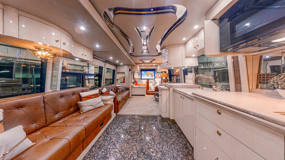 2004 Prevost Parliament H3-45 For Sale