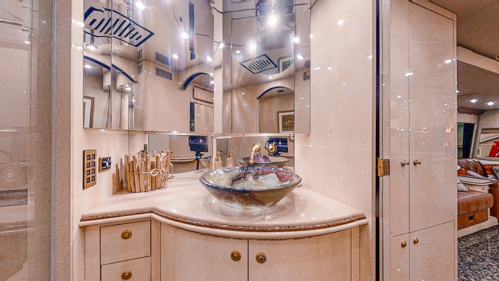 2004 Prevost Parliament H3-45 For Sale