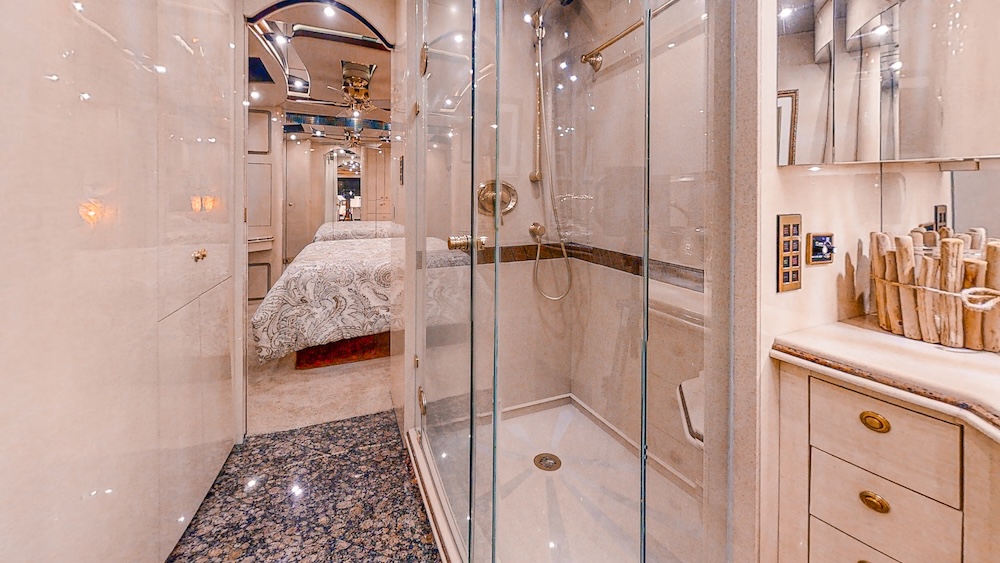 2004 Prevost Parliament H3-45 For Sale