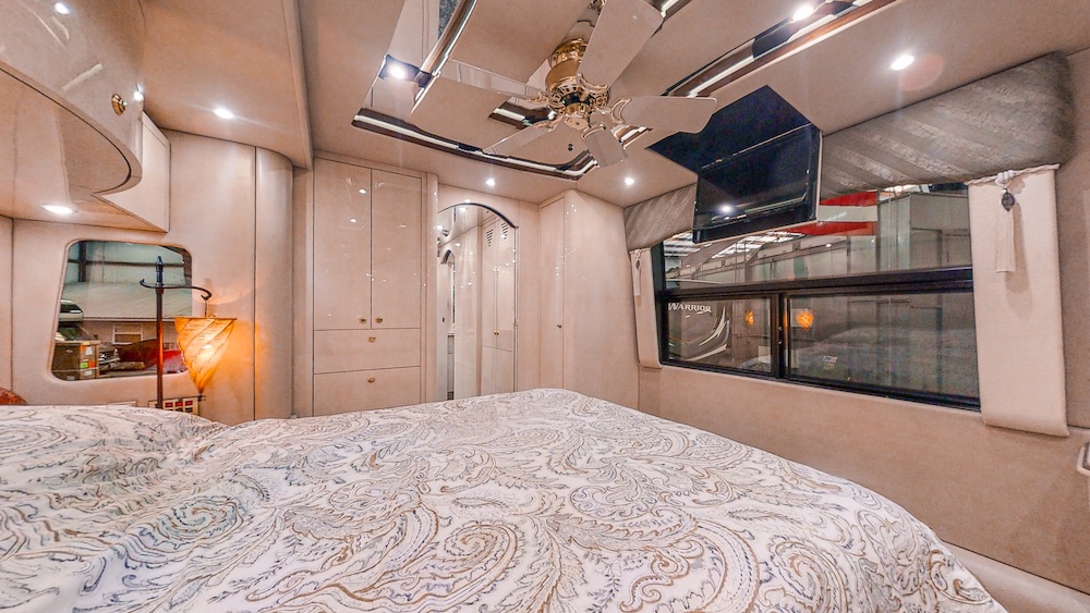 2004 Prevost Parliament H3-45 For Sale