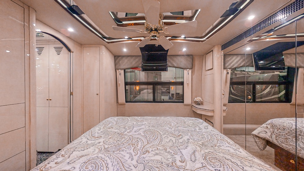 2004 Prevost Parliament H3-45 For Sale