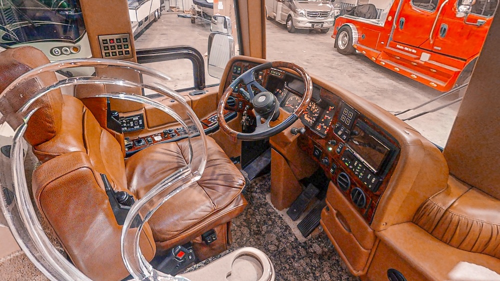 2004 Prevost Parliament H3-45 For Sale