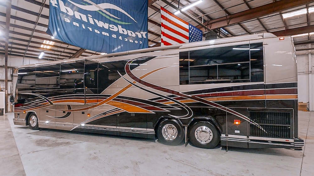 2004 Prevost Parliament H3-45 For Sale