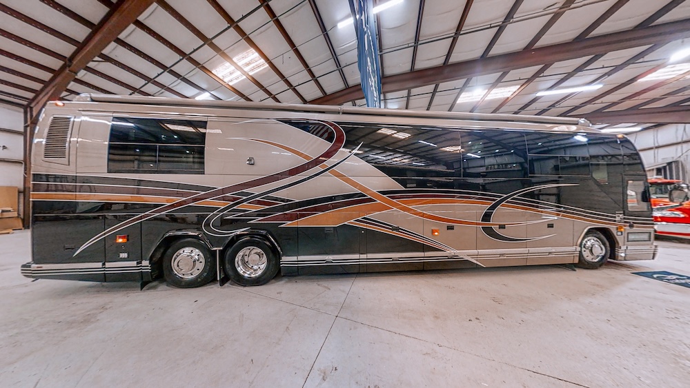 2004 Prevost Parliament H3-45 For Sale