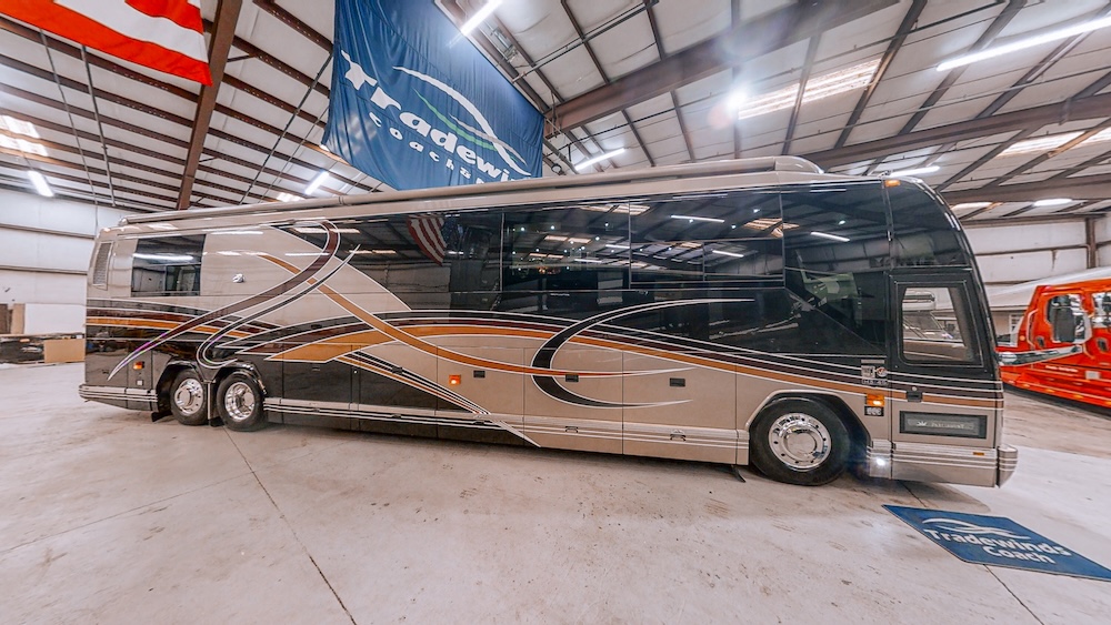 2004 Prevost Parliament H3-45 For Sale