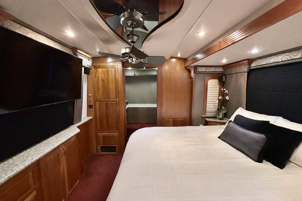 2004 Prevost Royale XLII For Sale