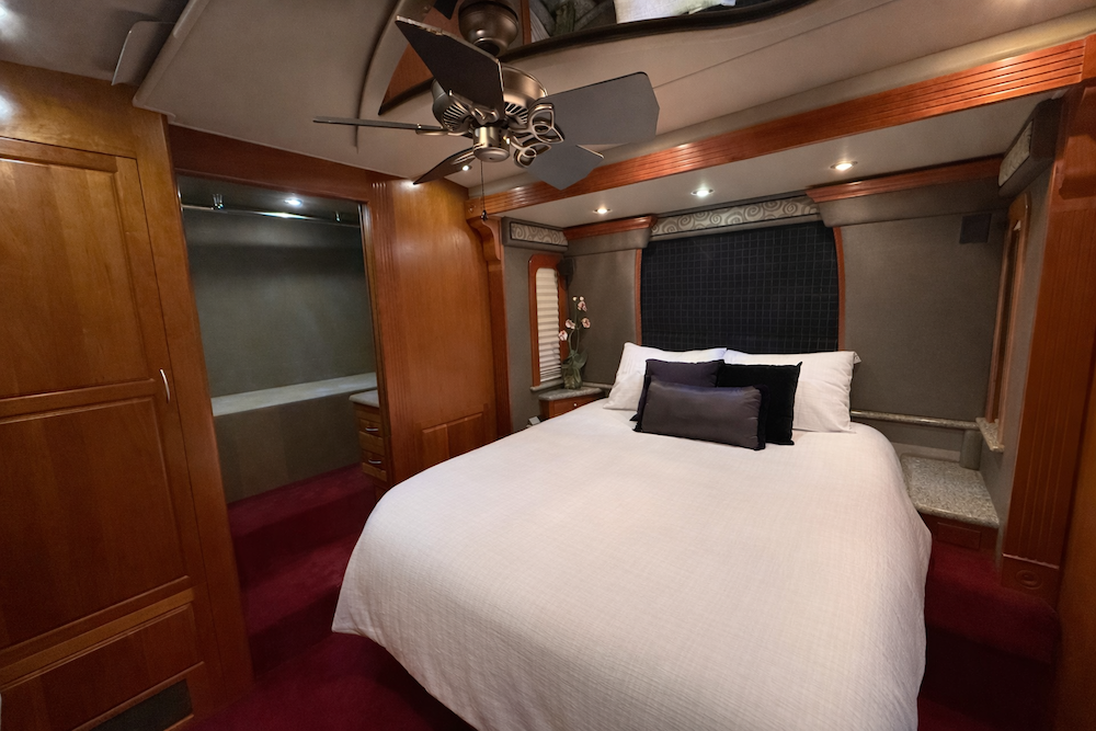 2004 Prevost Royale XLII For Sale