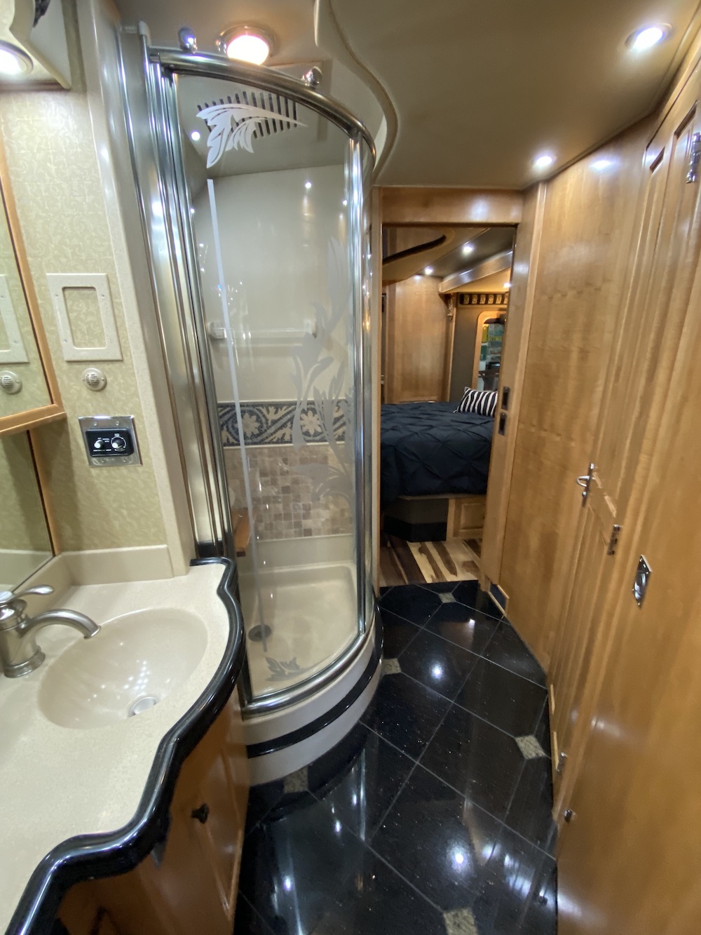 2004 Prevost Royale XLII For Sale