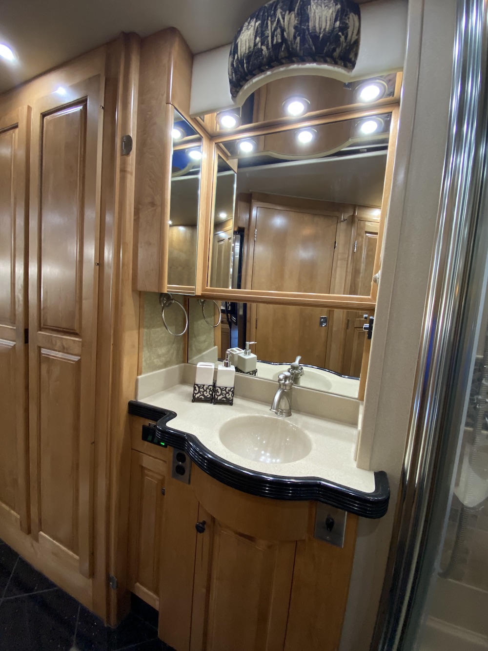 2004 Prevost Royale XLII For Sale