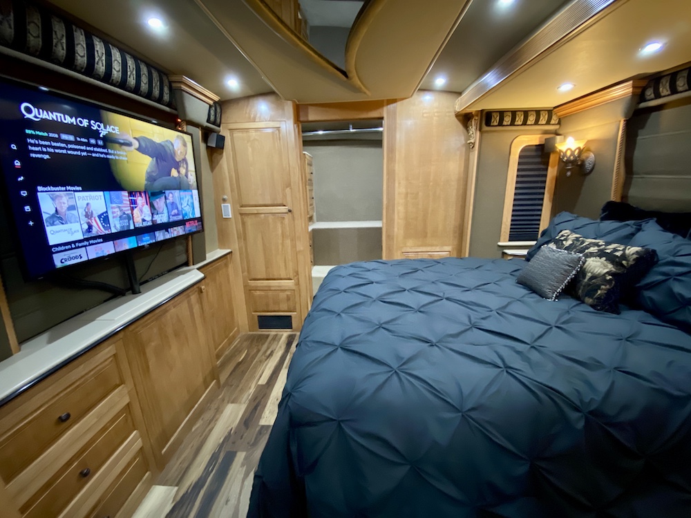 2004 Prevost Royale XLII For Sale