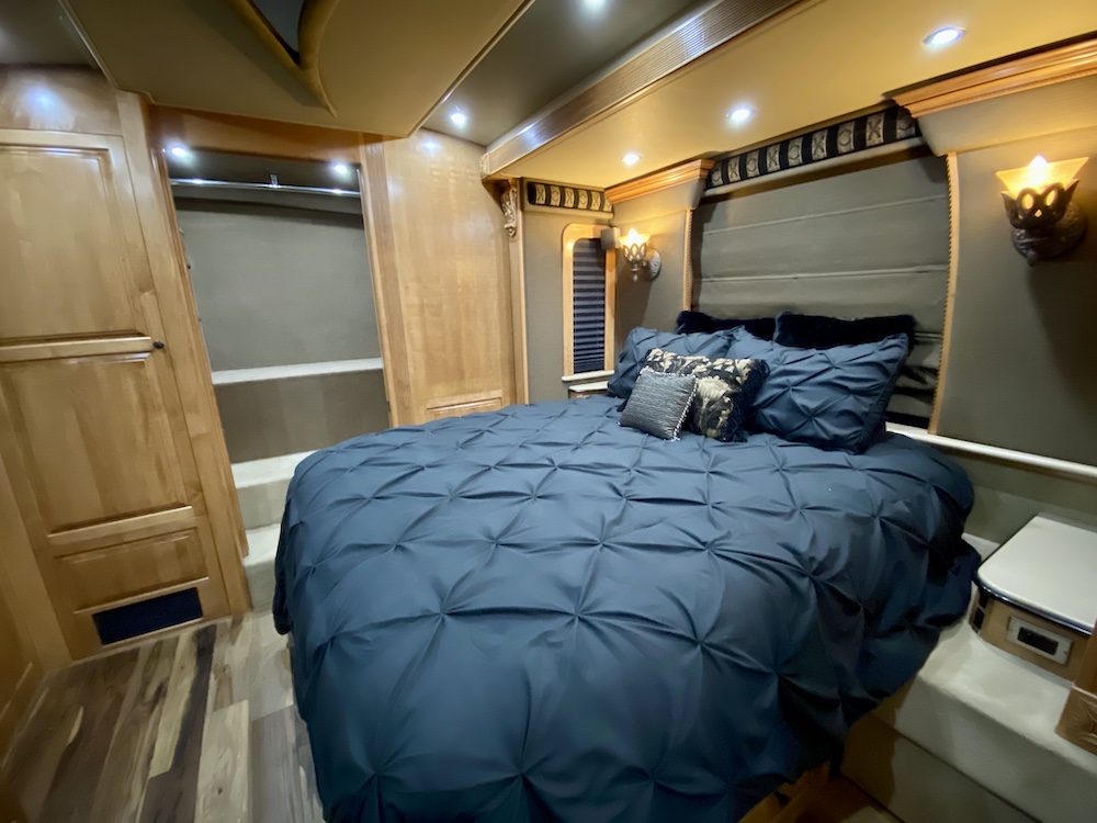 2004 Prevost Royale XLII For Sale