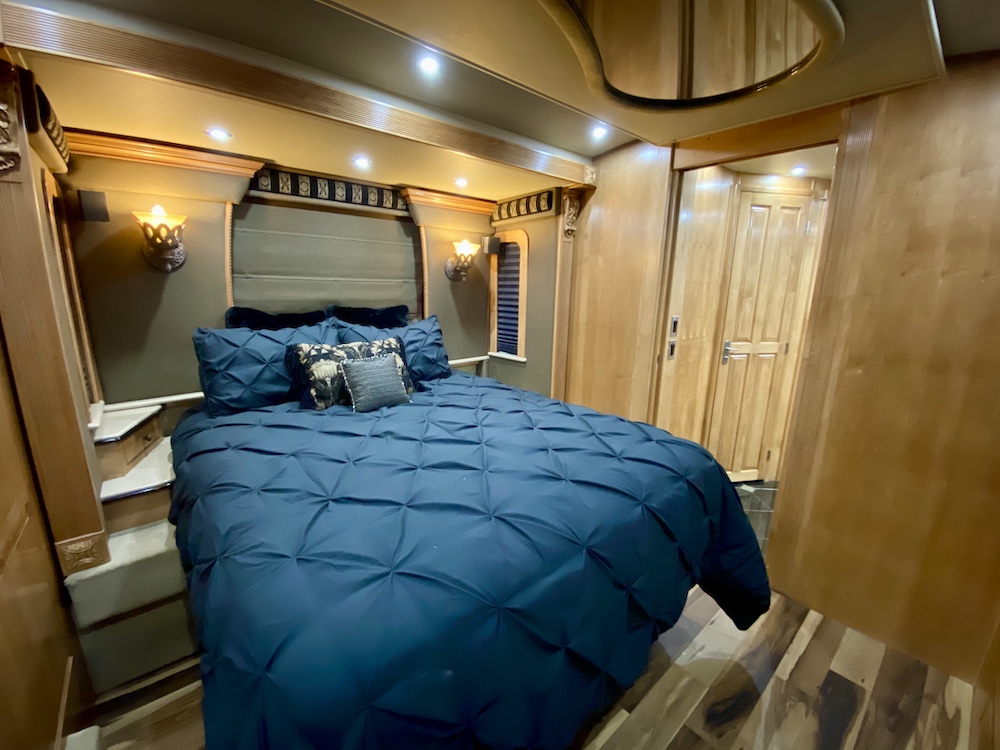 2004 Prevost Royale XLII For Sale