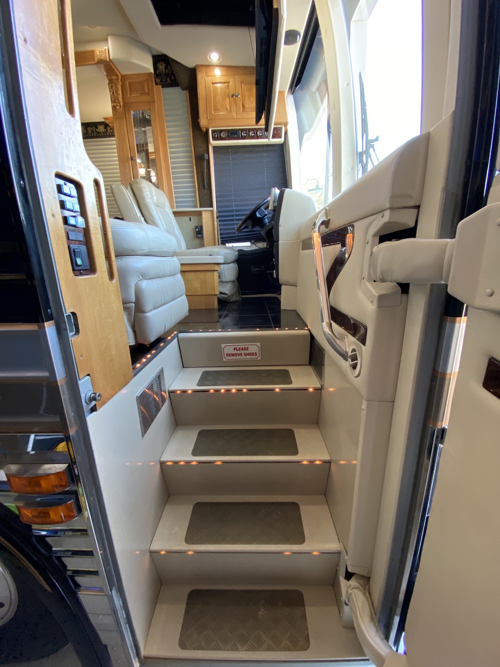 2004 Prevost Royale XLII For Sale