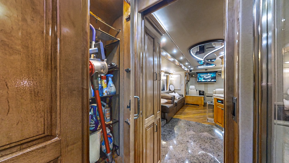 2004 Prevost Royale XLII For Sale