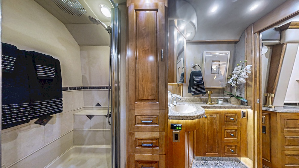 2004 Prevost Royale XLII For Sale