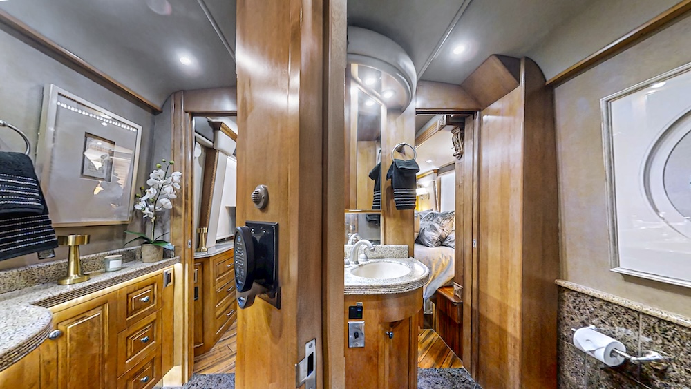 2004 Prevost Royale XLII For Sale