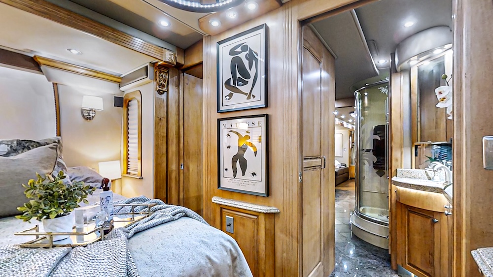 2004 Prevost Royale XLII For Sale