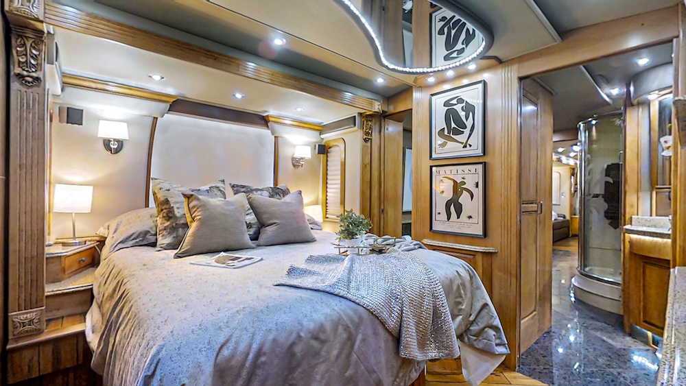 2004 Prevost Royale XLII For Sale