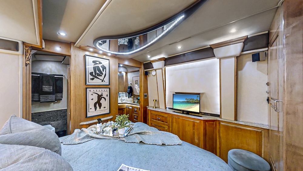 2004 Prevost Royale XLII For Sale