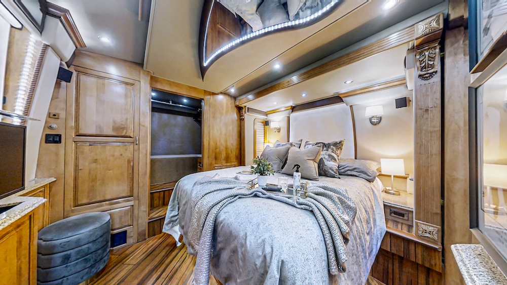 2004 Prevost Royale XLII For Sale
