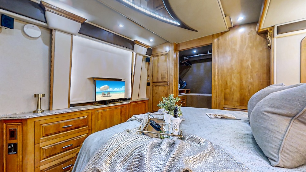 2004 Prevost Royale XLII For Sale