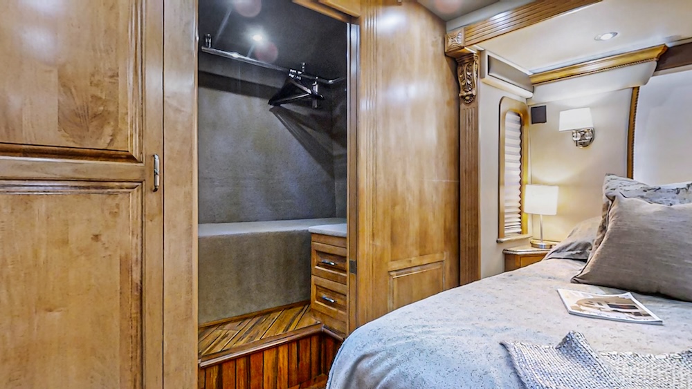 2004 Prevost Royale XLII For Sale