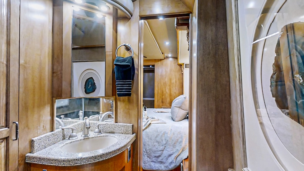 2004 Prevost Royale XLII For Sale