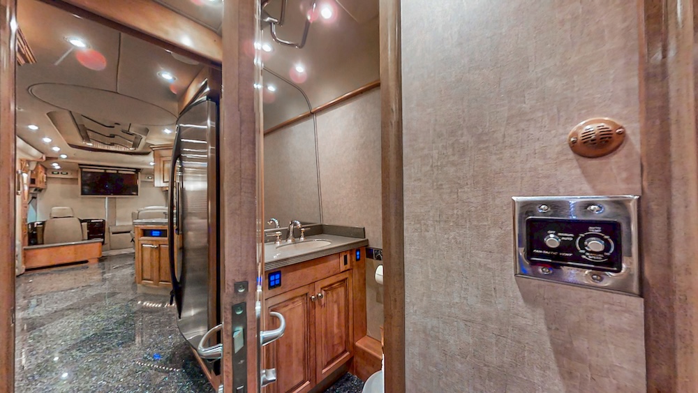 2004 Prevost Royale XLII For Sale