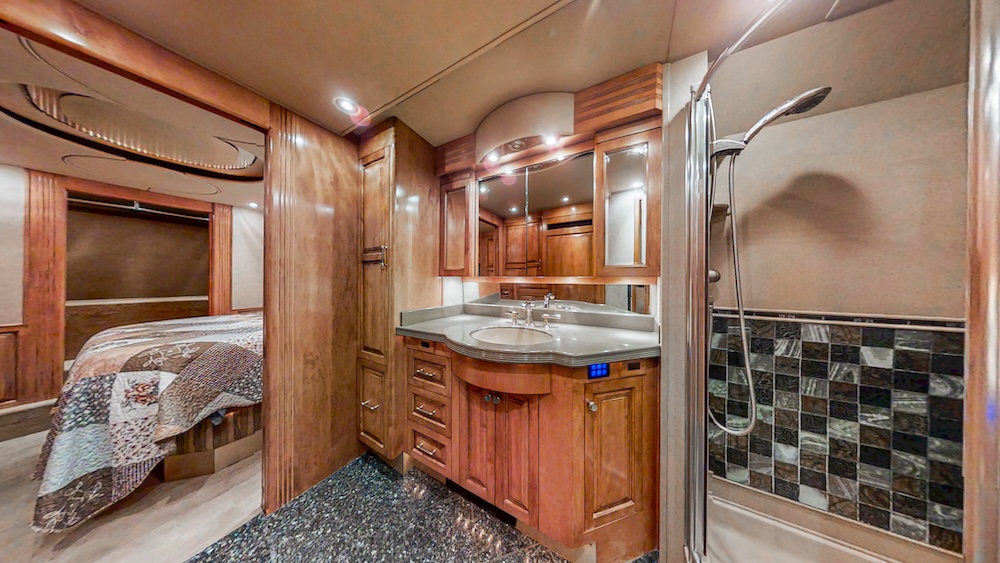 2004 Prevost Royale XLII For Sale