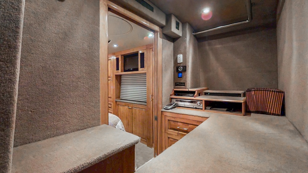 2004 Prevost Royale XLII For Sale