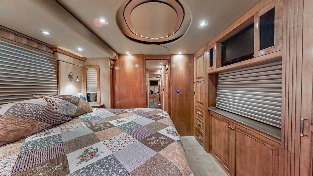 2004 Prevost Royale XLII For Sale