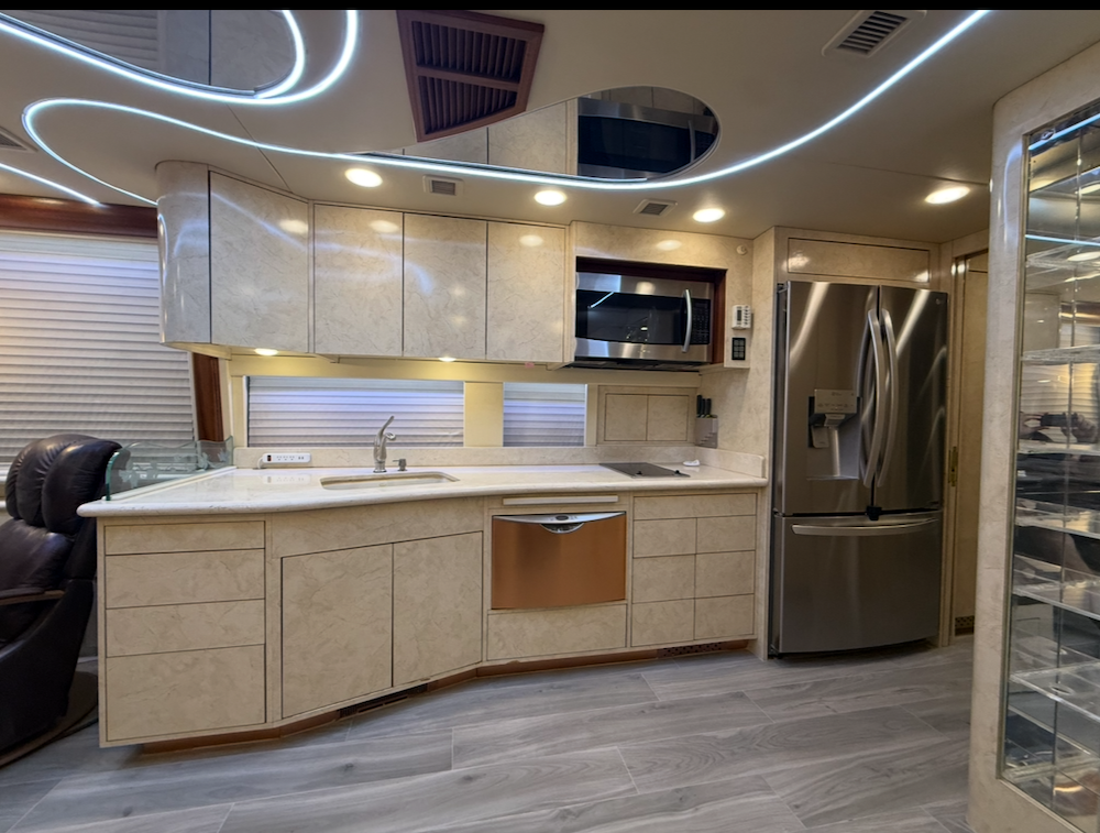 2004 Prevost Vision XLII For Sale