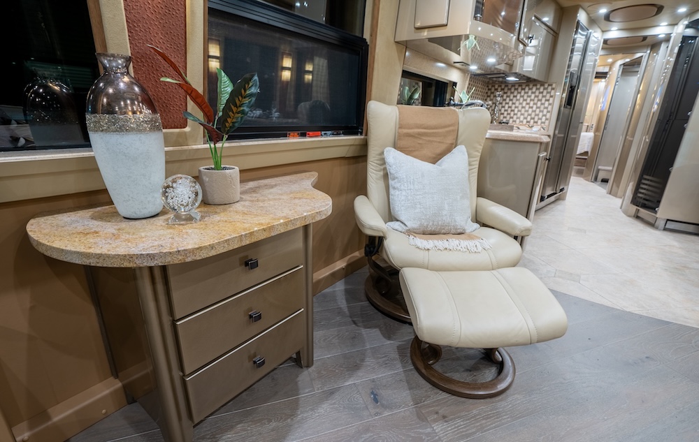 2005 Prevost Country Coach XLII For Sale