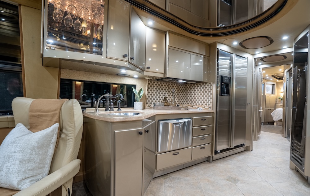 2005 Prevost Country Coach XLII For Sale
